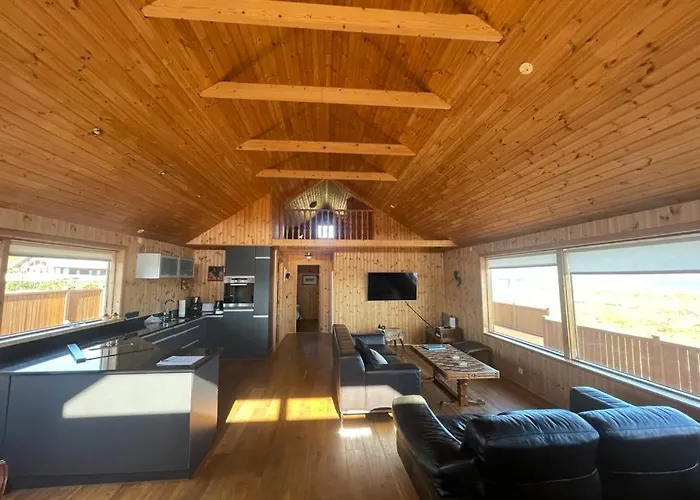 Glass House With Private River & 360° Views