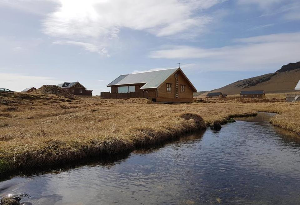 Glass House With Private River & 360° Views Stapi