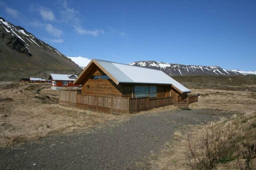 Glass House With Private River & 360° Views Stapi